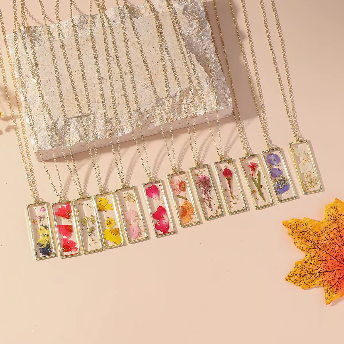 Collier pendentif en fleurs naturelles séchées