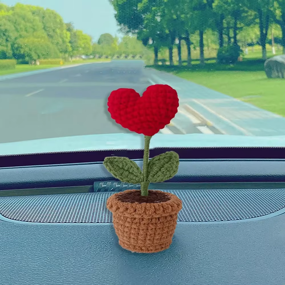 Pot de fleurs en forme de cœur au crochet fait main