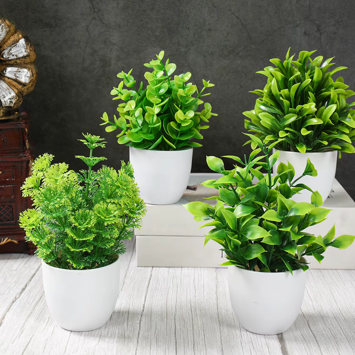 Plantes artificielles en pot