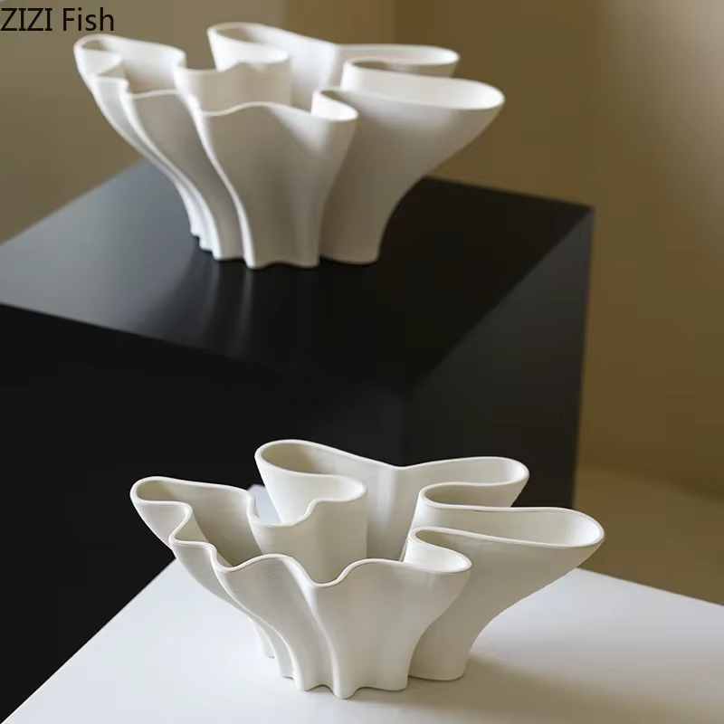 Vase en céramique de forme florale