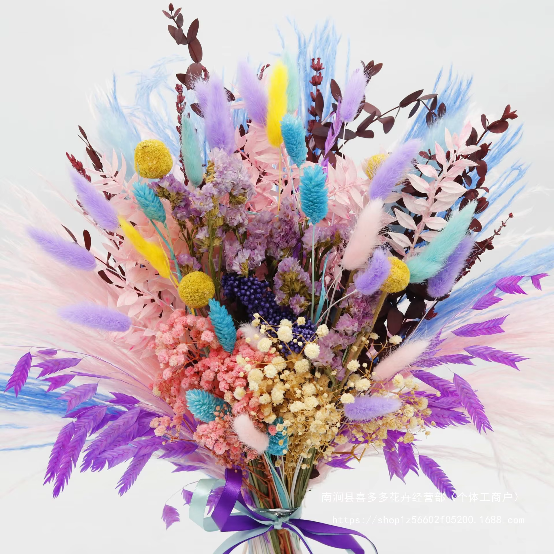 Bouquet de fleurs séchées de pampa colorées à faire soi-même pour mariages