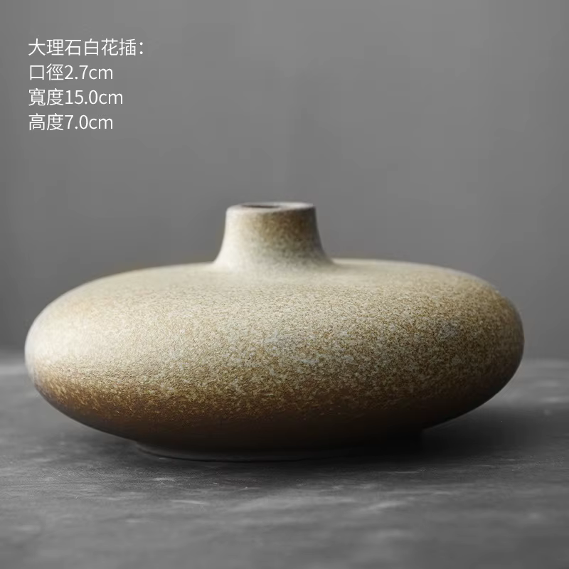 Vase en terre cuite noir