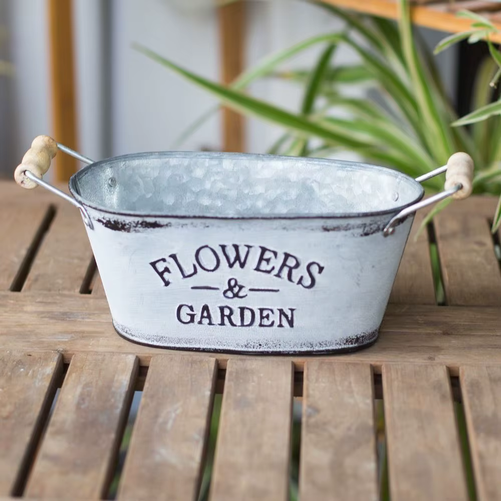 Pot de fleurs ovale en fer rustique