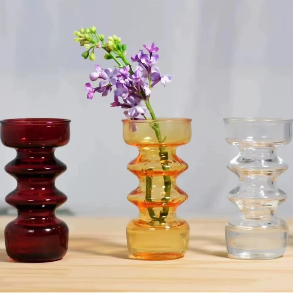 Vases colorés en verre