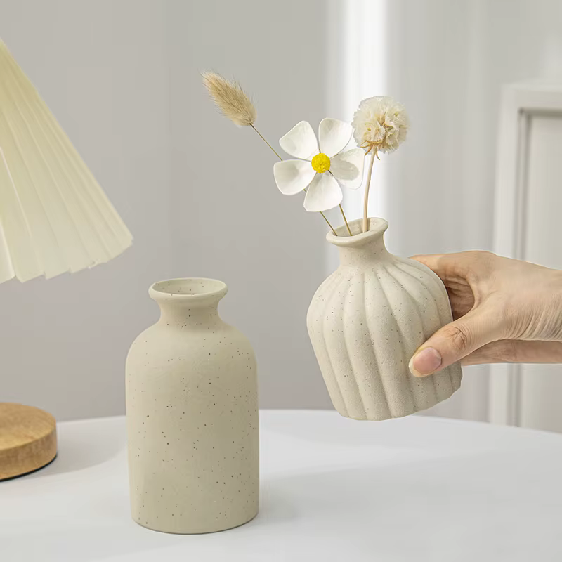 Vase à fleurs en céramique rétro
