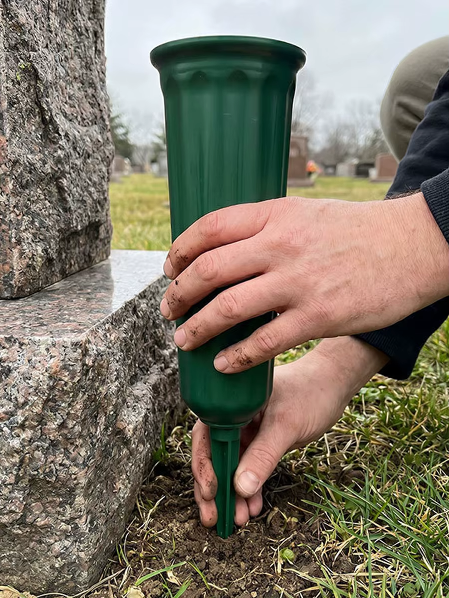 Vase à fleurs pour cimetière