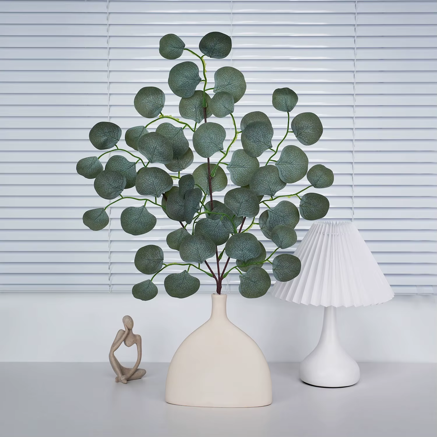 Plantes artificielles de vigne en feuille d'eucalyptus