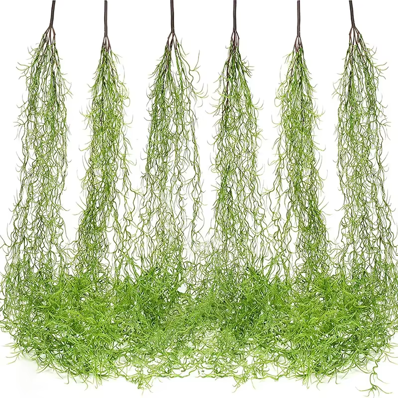 Plante suspendue verte en mousse de vigne artificielle