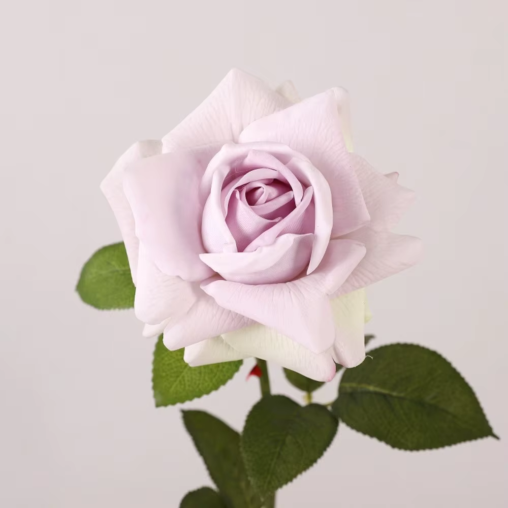Rose artificielle réaliste au toucher
