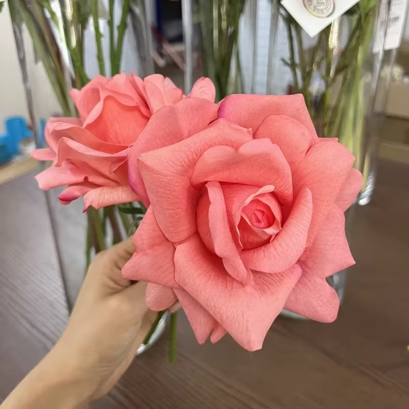 Roses artificielles hydratantes au toucher réel