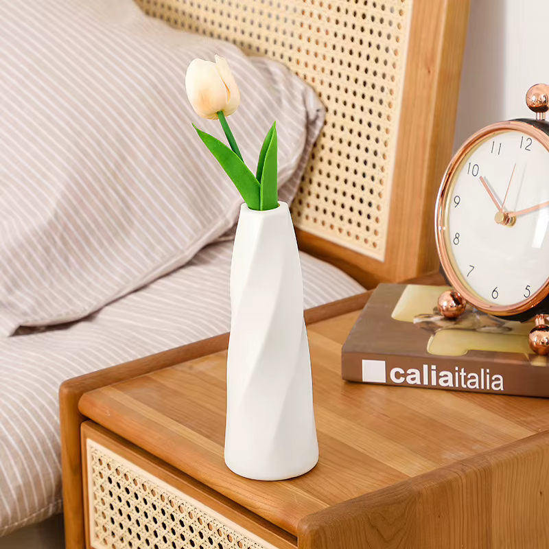 Vase à fleurs en plastique blanc