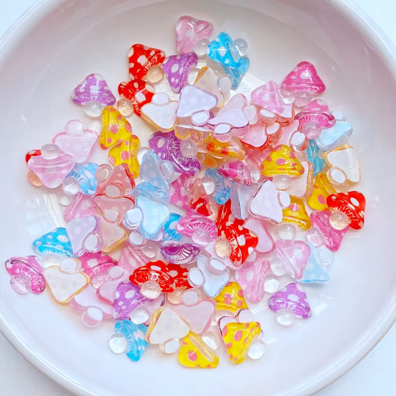 50 pièces Mini figurines artisanales mignonnes en résine de champignon brillant