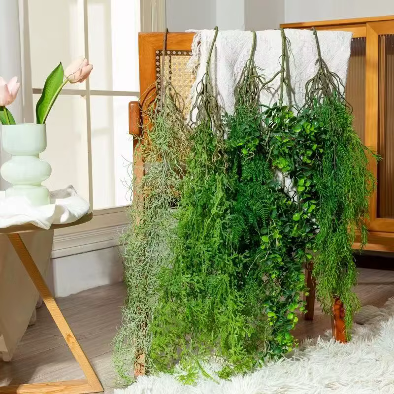 Plante verte suspendue artificielle en rotin