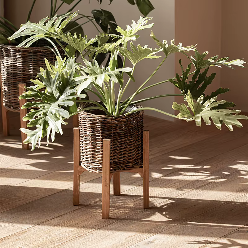 Grand panier de fleurs en bois et osier
