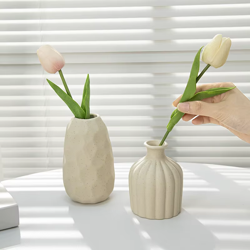 Vase à fleurs en céramique rétro