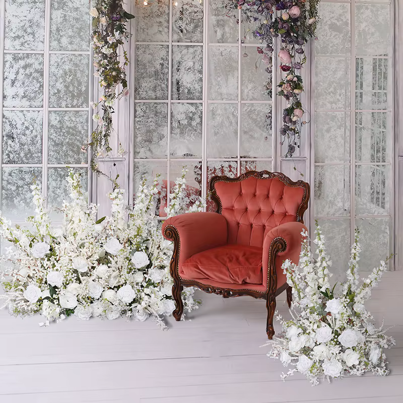 Rangée de fleurs de sol d'allée blanche de luxe