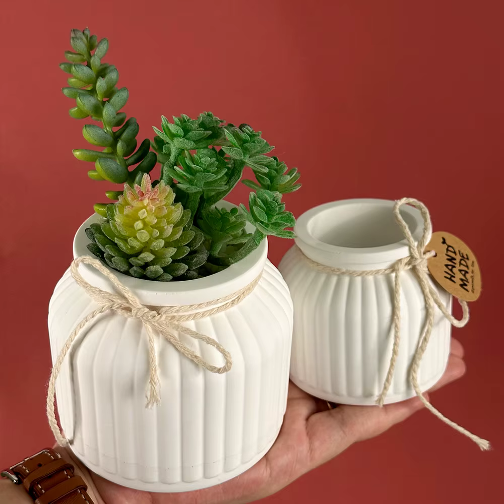 Pot de fleurs en béton
