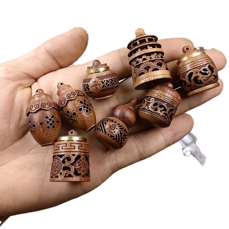 Bouteille d'aromathérapie sculptée en bois