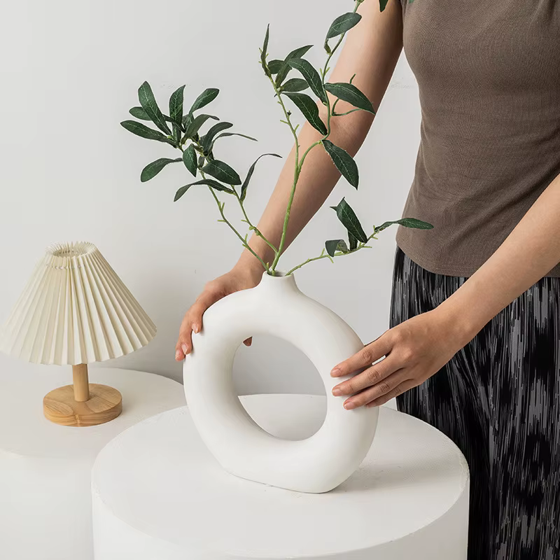 Vase à fleurs blanc nordique