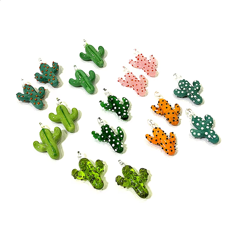 2 pièces de charme en verre de cactus mignon créatif Petits ornements à pendentifs à plantes miniatures faits à la main pour accessoires de fabrication de collier de bijoux de mode pour femmes DIy