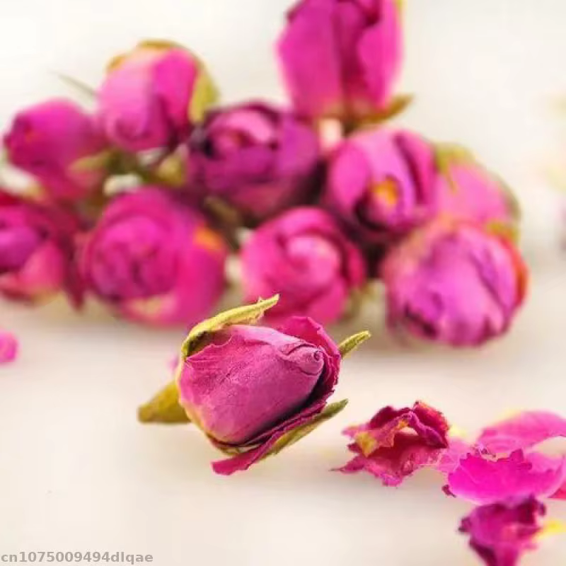 Petites roses séchées naturelles de haute qualité