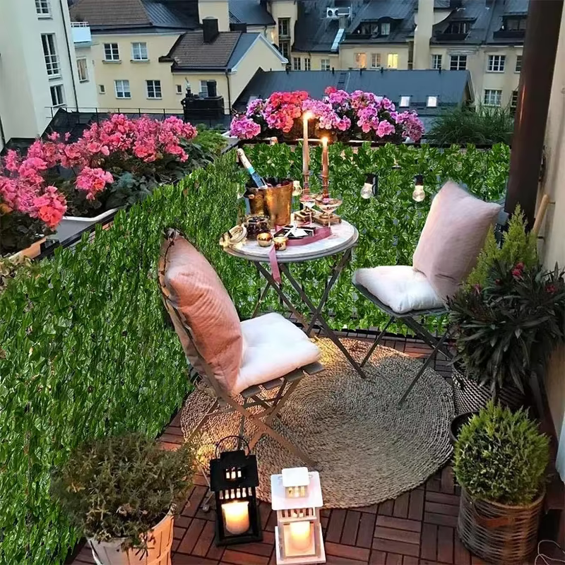 Clôture en fausses feuilles de lierre