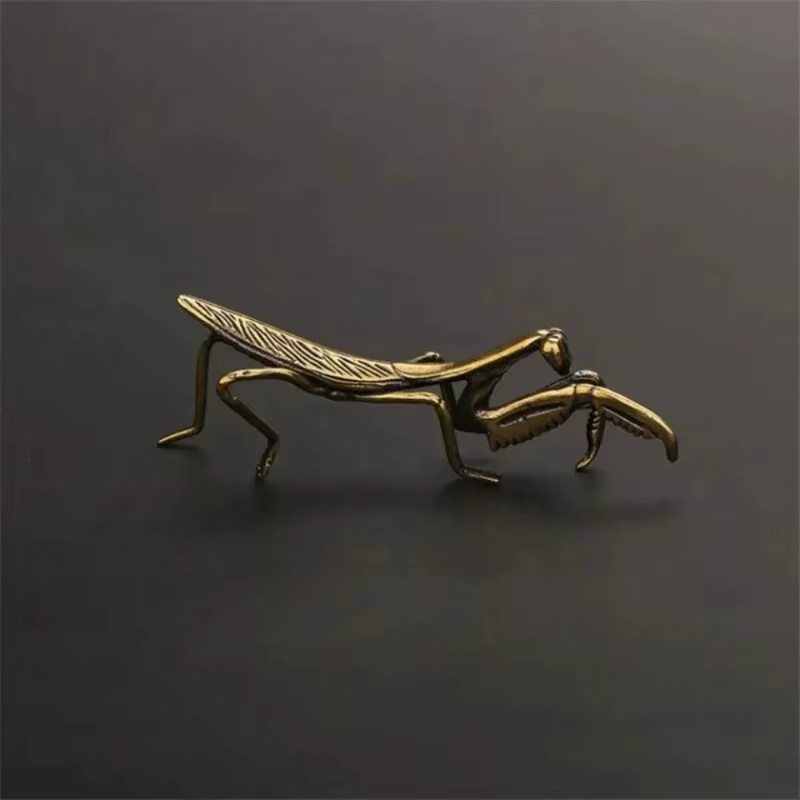 Ornement Miniature mante en cuivre