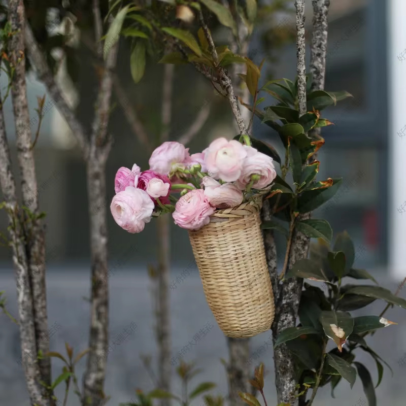 Panier de fleurs tissé artisanal