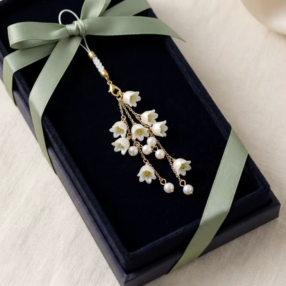 Porte-clés élégant avec grappe de fleurs, ornements, pompon de perles, pendentif fleur douce, décoration de clé
