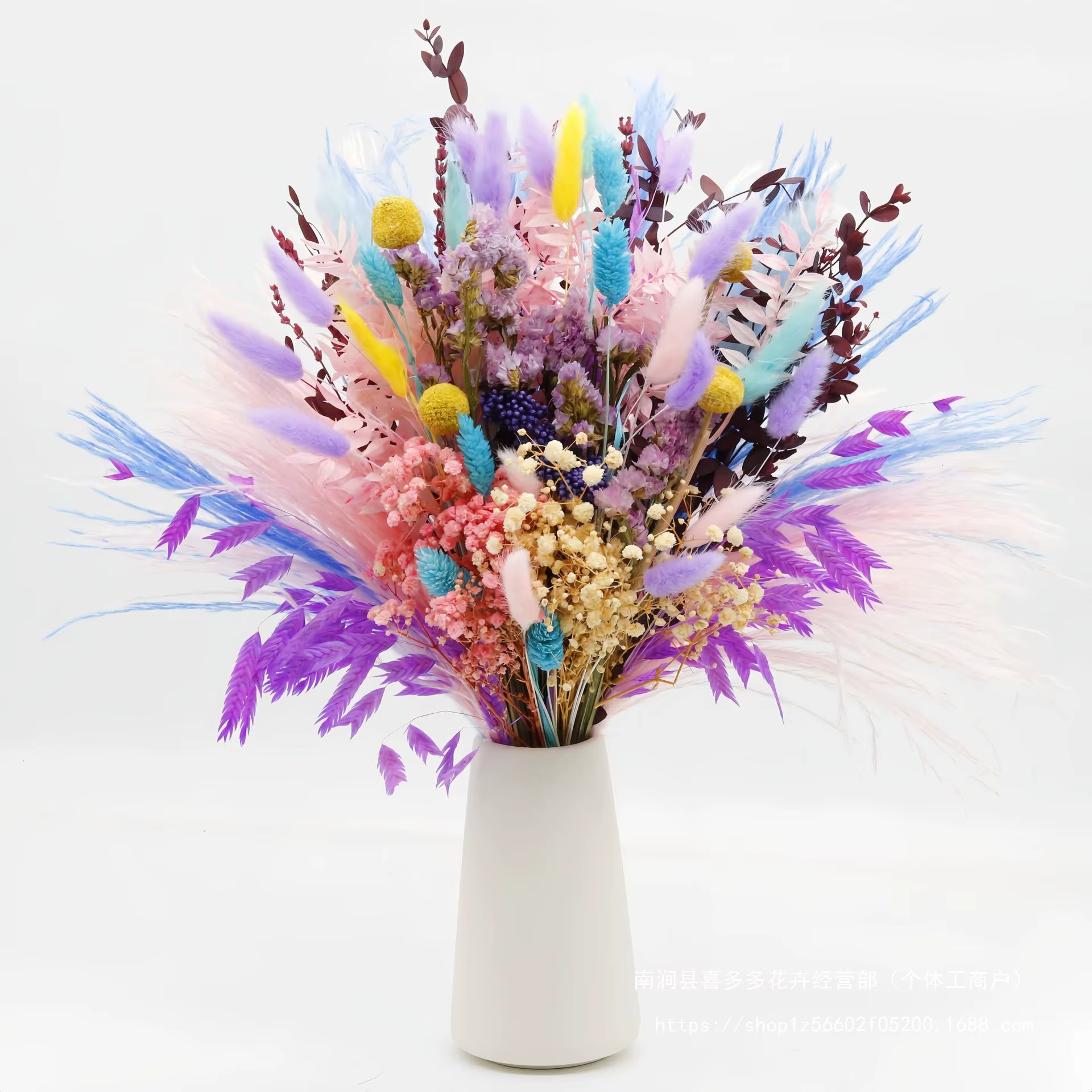 Bouquet de fleurs séchées de pampa colorées à faire soi-même pour mariages