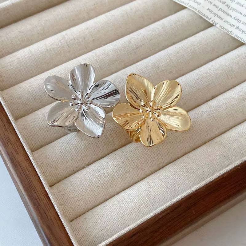 Bague à fleurs pour femmes, tempérament Simple, mode de fête, breloque tendance, bijoux étanches, cadeaux, vente en gros, nouvelle collection 2024