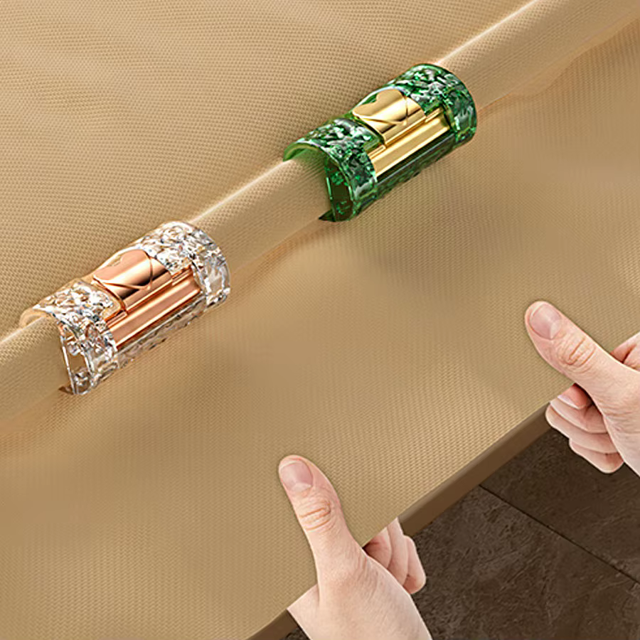 Attache-draps, un clip fixe pour draps qui empêche le glissement et la chute, peut également servir de clip à collation ou de marque-page.