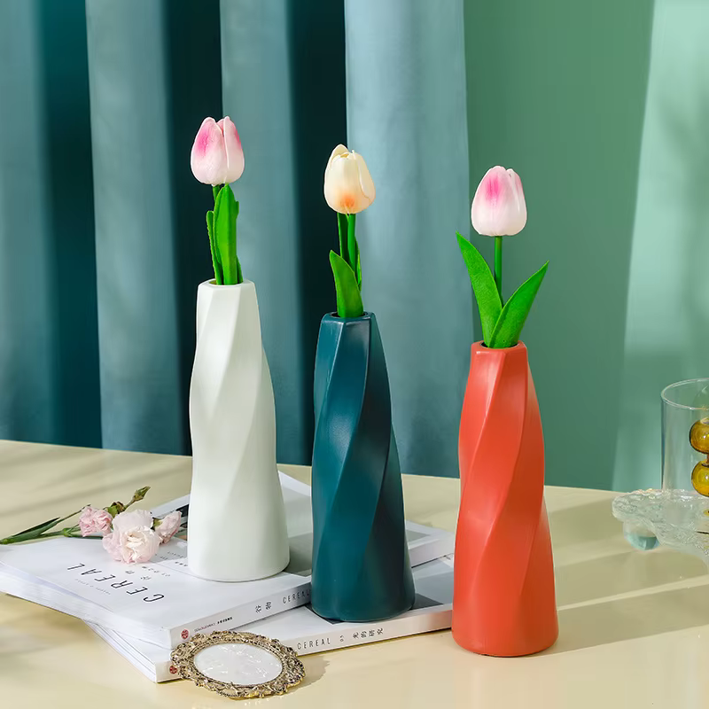 Vase à fleurs en plastique blanc