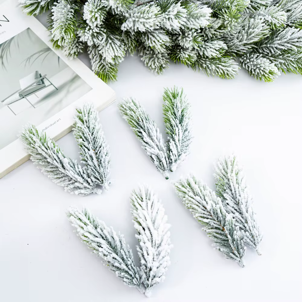 Branches de pin de neige en cèdre artificiel
