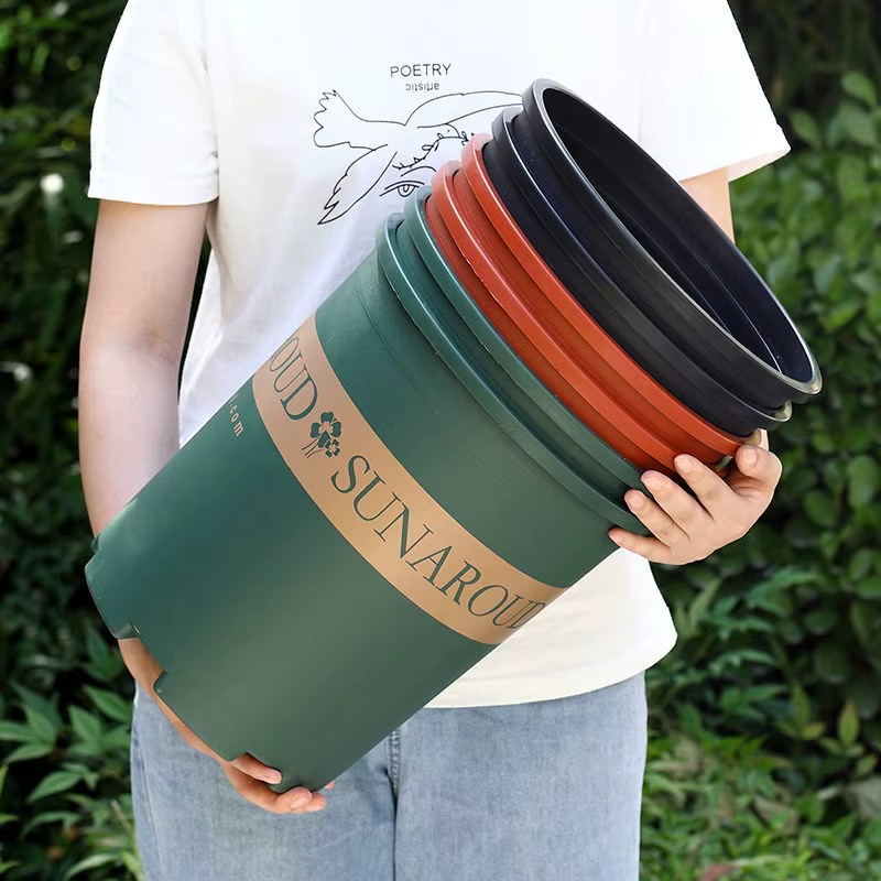 Pot de fleur en plastique pour balcon