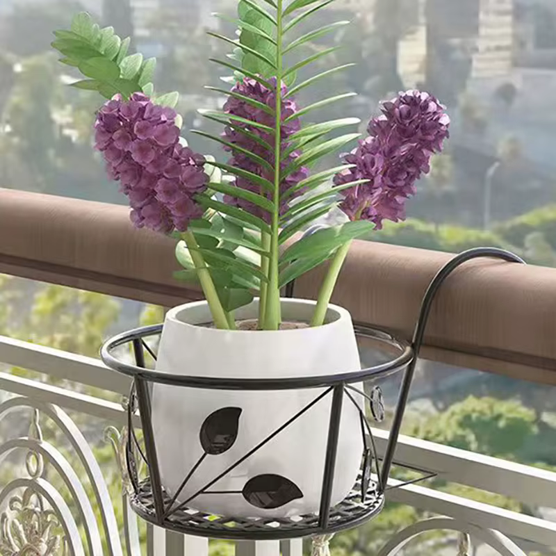 Support en fer pour plantes en plein air