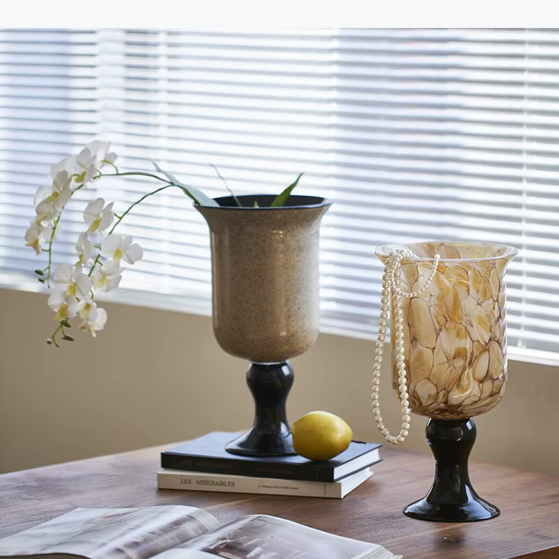 Vase en verre à motif peint