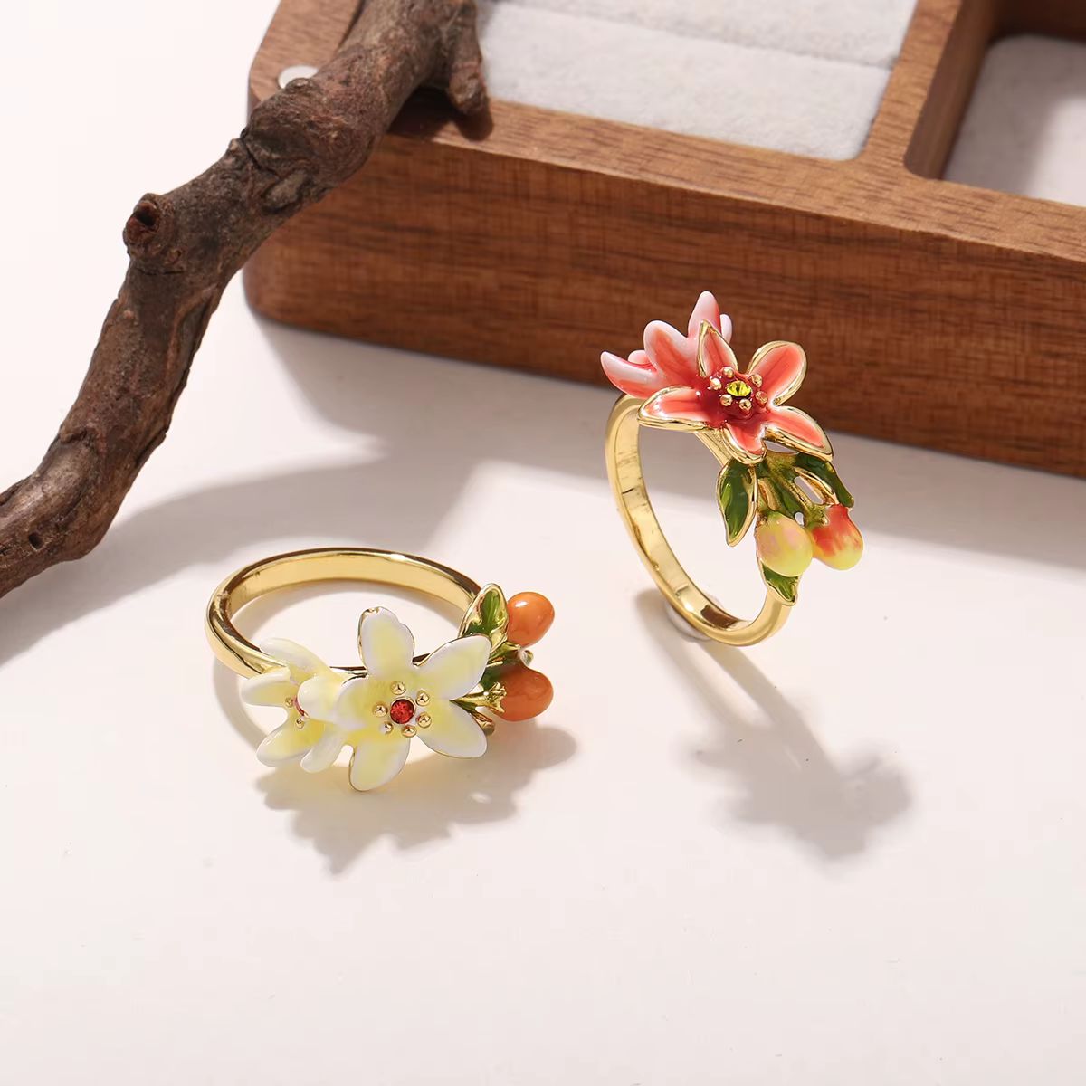 Bague Fleur de Hawthorne Émaillée Rose Plaqué Or 18K pour Femme, Bijou Vintage Tendance