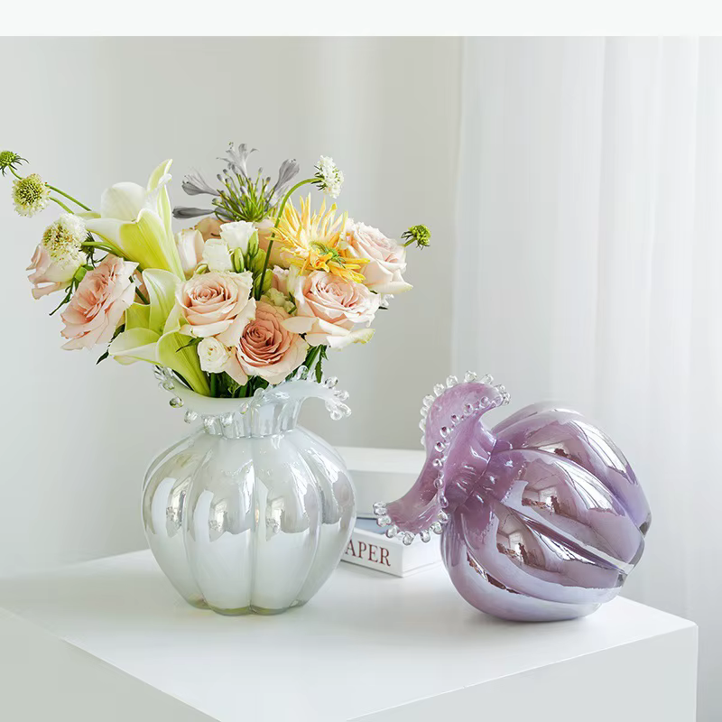 Vase en verre en forme de bourgeon de fleur de citrouille
