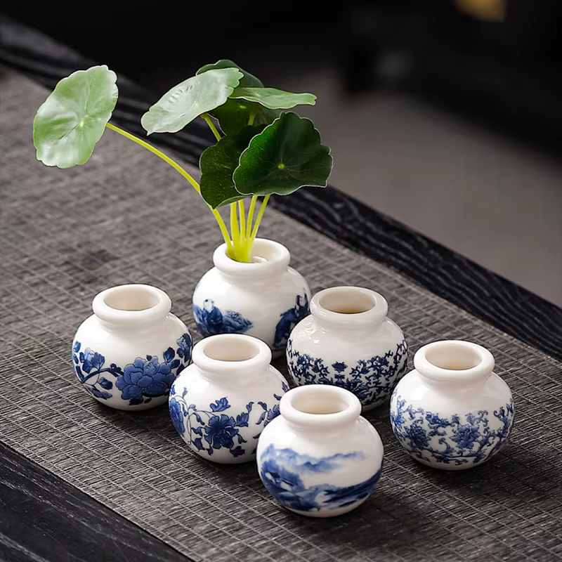 Mini Vase à fleurs en porcelaine Bodied fine bleue et blanche