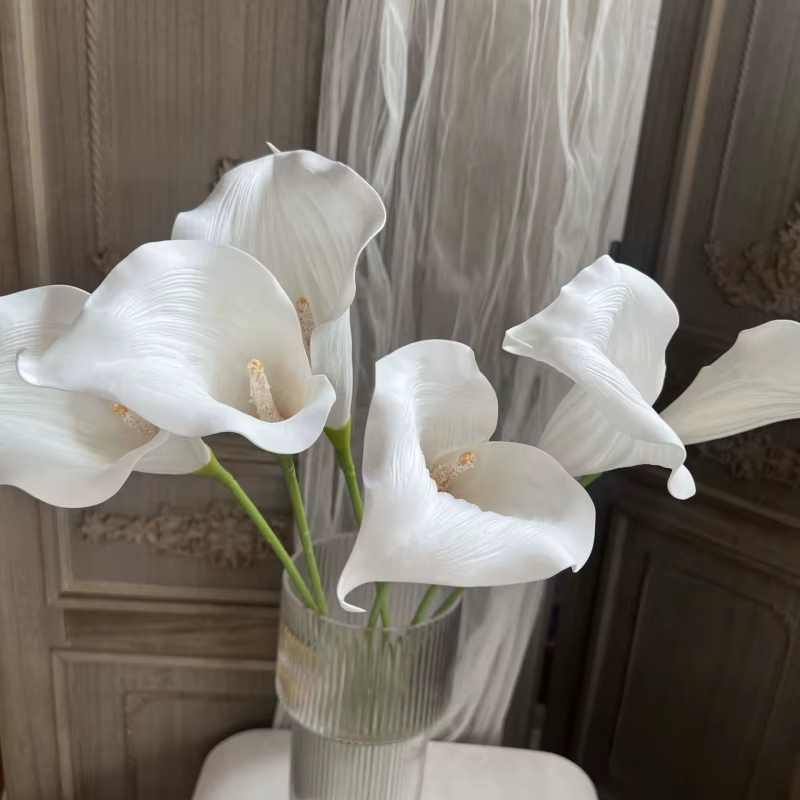 Fleur artificielle de lys calla