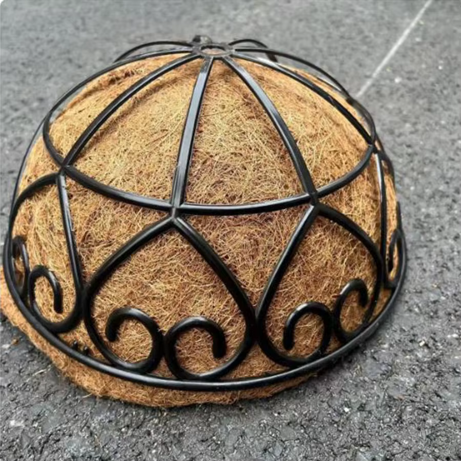 Jardinière suspendue demi-lune en métal avec insert en fibre de coco