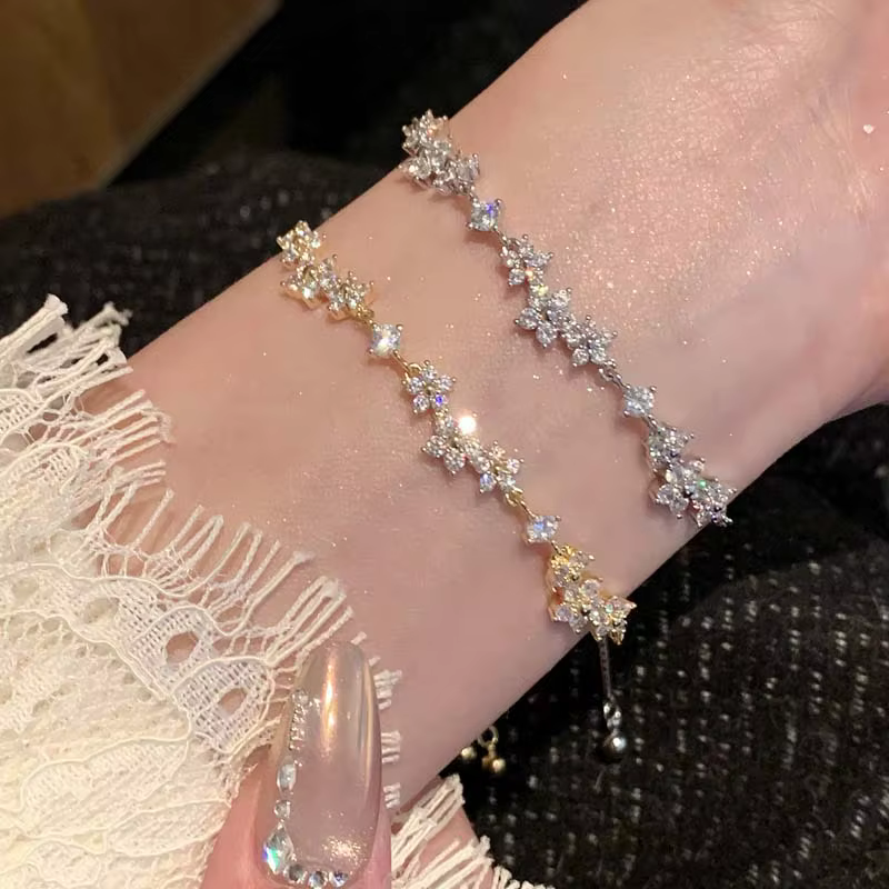 Bracelets de luxe en forme de fleur de Zircon brillant pour femmes, exquis, en métal et cristal, réglables, bijoux cadeaux de mariage