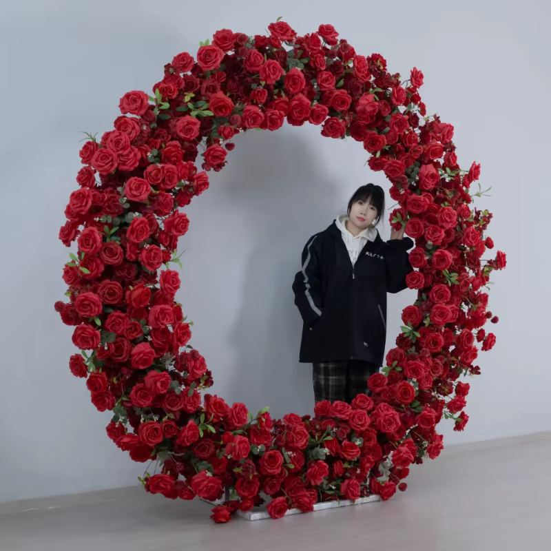 Arches florales en forme de cœur de roses rouges de 240 cm pour décoration de fond de mariage