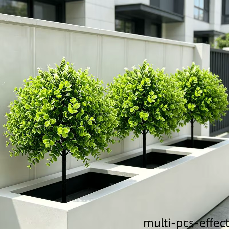 Plantes vertes artificielles sur piquet