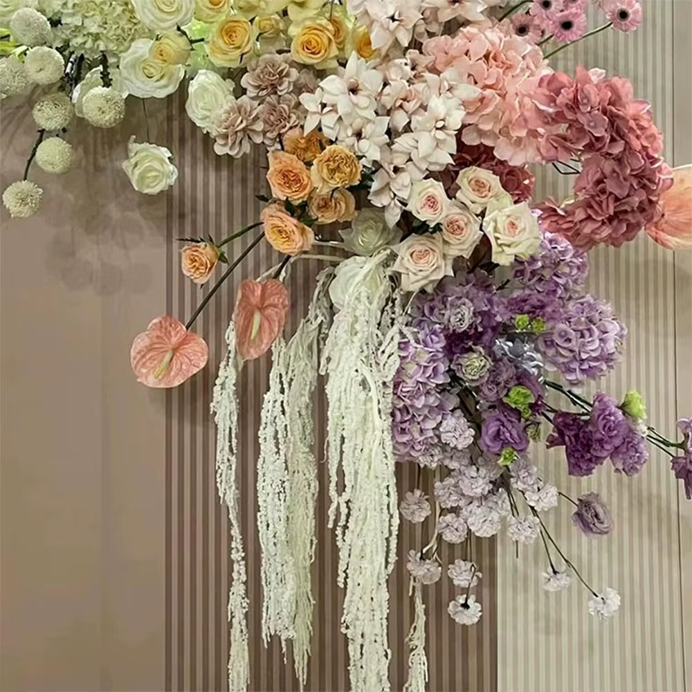 Plante artificielle multicolore suspendue en mousse
