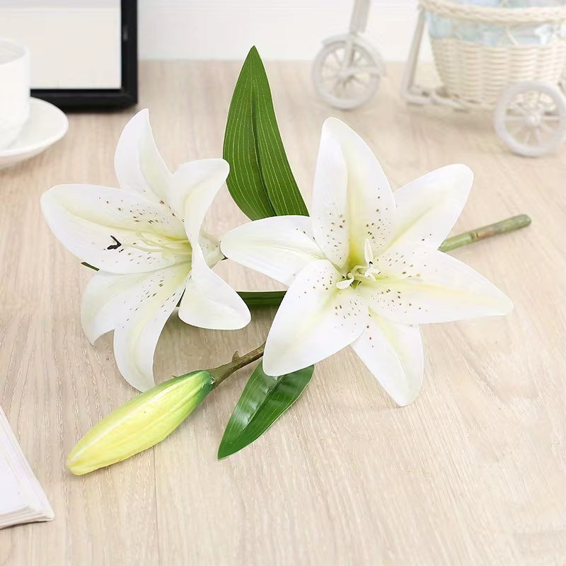 Fleurs artificielles en forme de lys
