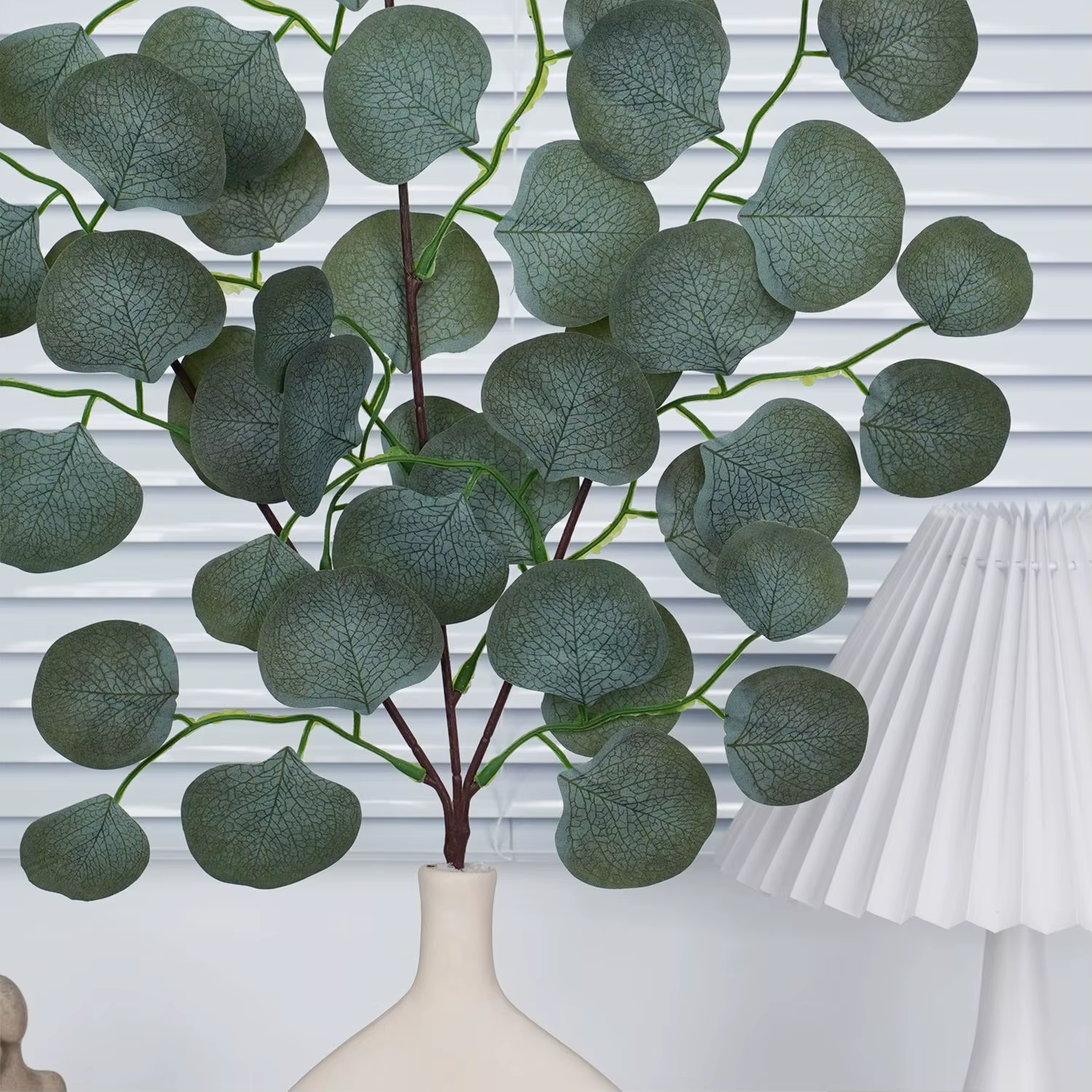 Plantes artificielles de vigne en feuille d'eucalyptus