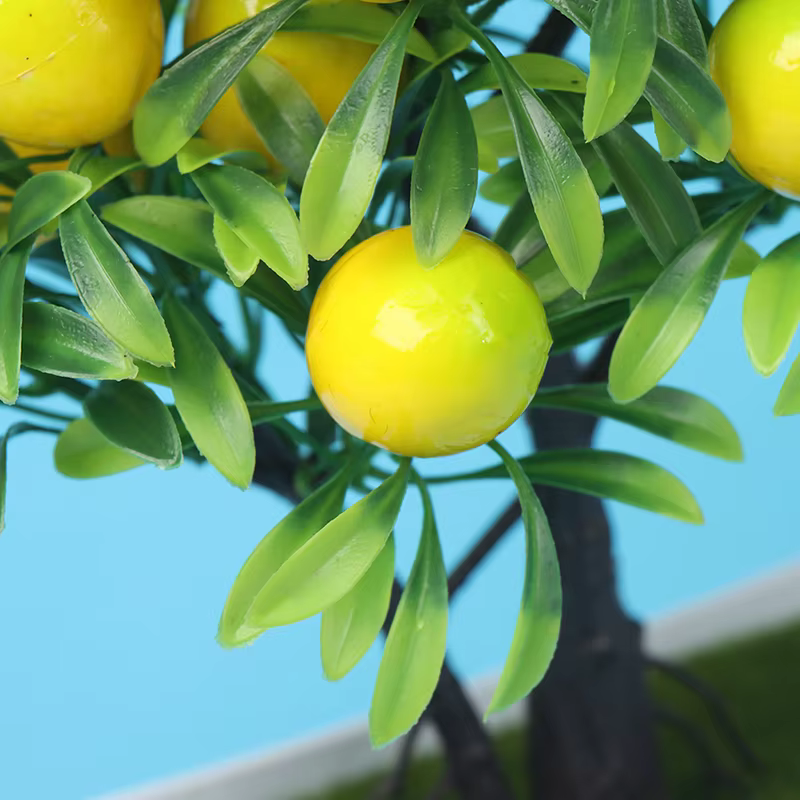 Plantes artificielles de citron en pot