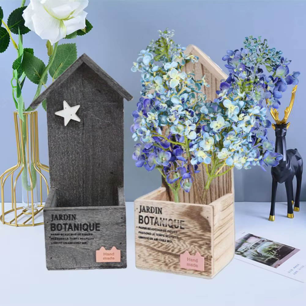 Pot de fleurs artisanal en bois